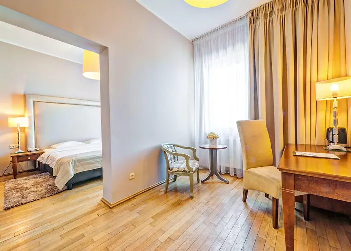 丹普雷斯提齐酒店 波兹南