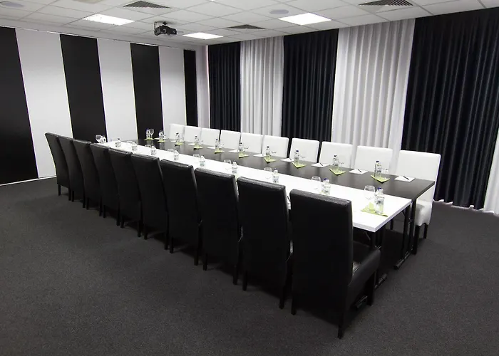 丹普雷斯提齐酒店 4*